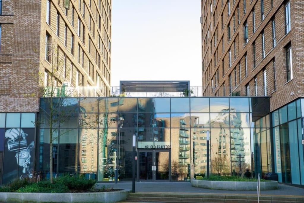 Modern Trafford 1Br Apartment-Free Parking-Cinema Room Manchester Exterior foto